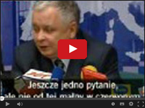 Nie od tej małpy w czerwonym